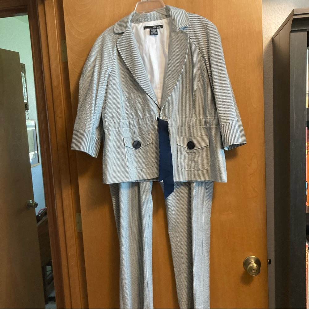 Willi Smith white n Navy Pinstripe Blazer XL and Pants Sz 12 Set